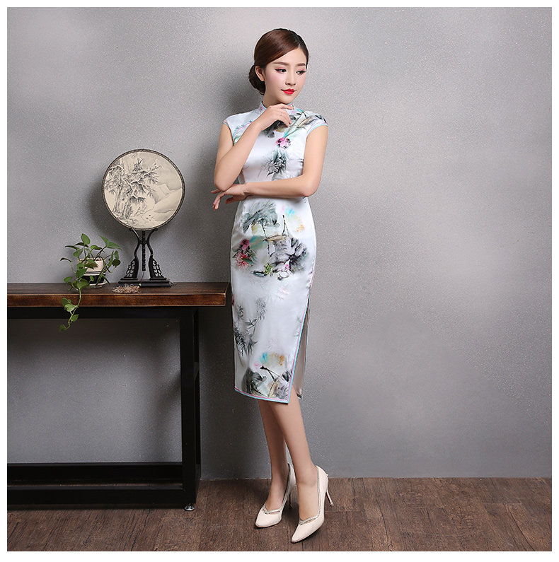 白色鄉(xiāng)墨印花旗袍，短袖真絲旗袍裙