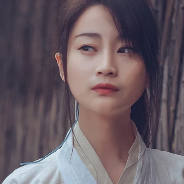 復(fù)古瀟灑帶折扇女生頭像，唯美古風(fēng)真人頭像