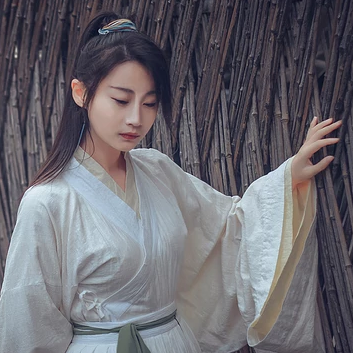 復(fù)古瀟灑帶折扇女生頭像，唯美古風(fēng)真人頭像