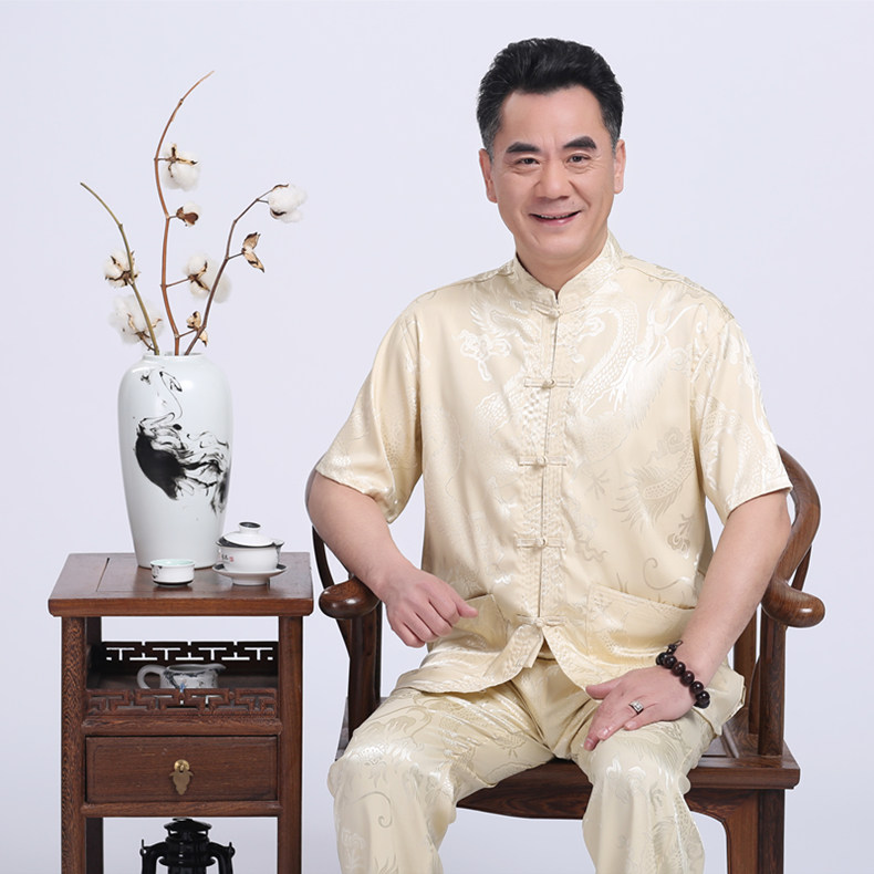 米黃色家佳樂(lè)文學(xué)繡龍?zhí)籽b男士唐裝
