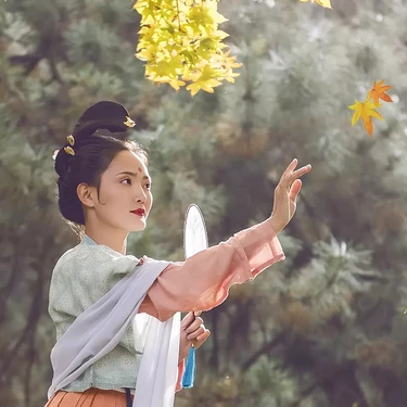 秋風(fēng)落葉女子頭像，唯美古風(fēng)真人頭像