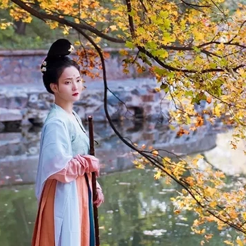 秋風(fēng)落葉女子頭像，唯美古風(fēng)真人頭像