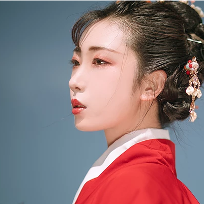 紅衣女子流淚頭像，唯美古風真人頭像