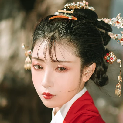 紅衣女子流淚頭像，唯美古風真人頭像