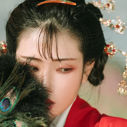 紅衣女子流淚頭像，唯美古風真人頭像