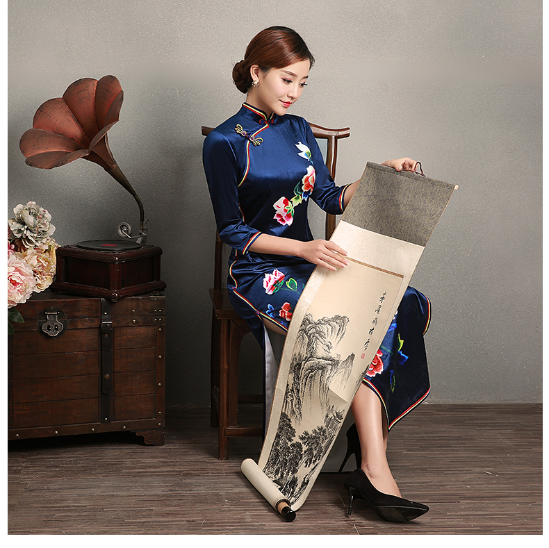 寶石藍(lán)花居旗袍，古典嬌艷旗袍裙