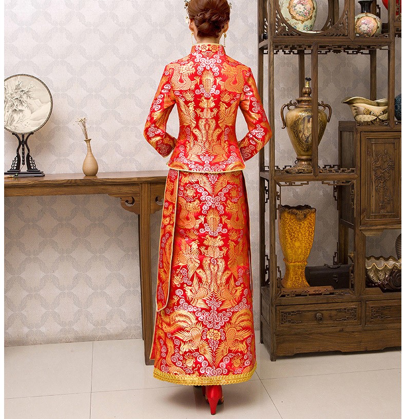 紅色旗袍中式禮服，新娘結(jié)婚禮服