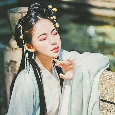 喝酒傷感女生頭像，唯美古風(fēng)真人頭像