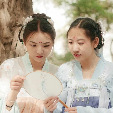 漢服帶團(tuán)扇閨蜜頭像，唯美古風(fēng)真人頭像