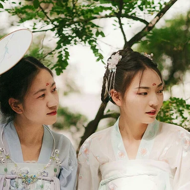 漢服帶團(tuán)扇閨蜜頭像，唯美古風(fēng)真人頭像