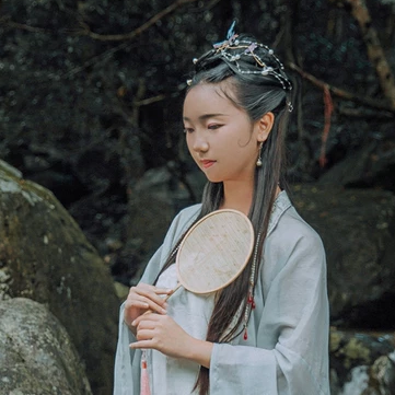 南溪山夢(mèng)帶傘女生頭像，唯美古風(fēng)真人頭像