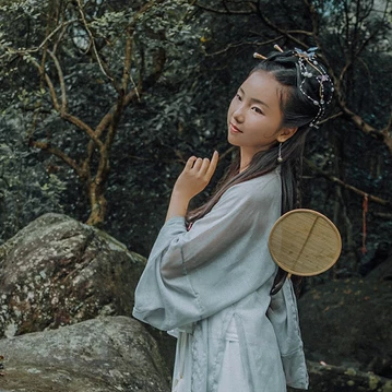 南溪山夢(mèng)帶傘女生頭像，唯美古風(fēng)真人頭像