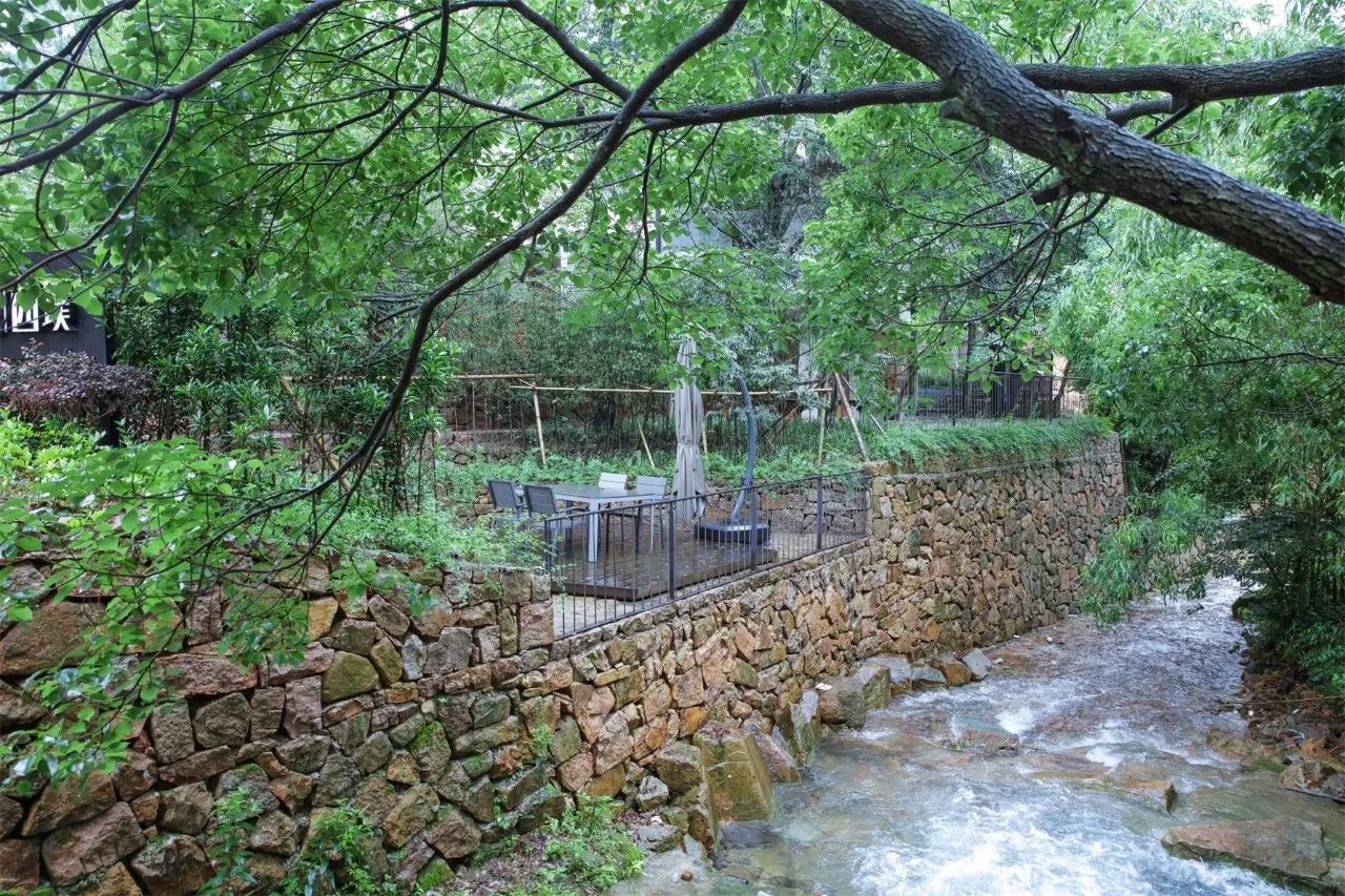 莫干山·西璞，睡進(jìn)梵高的畫里