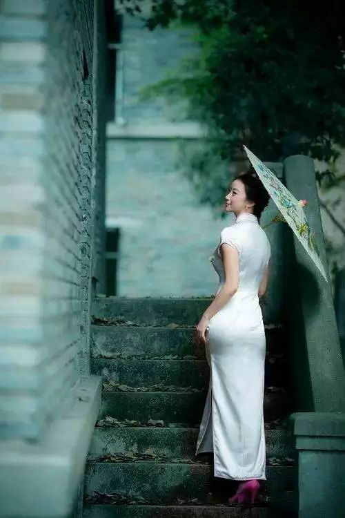 風(fēng)情萬種的油畫旗袍女子！