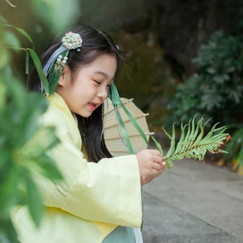 超萌帶團(tuán)扇小女生頭像，唯美古風(fēng)真人頭像