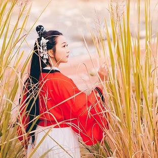 秋色彈琵琶紅衣女生頭像，唯美古風(fēng)真人頭像