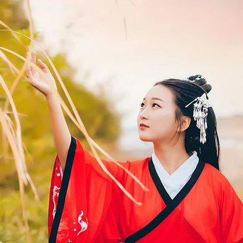 秋色彈琵琶紅衣女生頭像，唯美古風(fēng)真人頭像