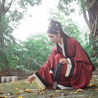 傾城紅衣女子頭像，唯美古風真人頭像