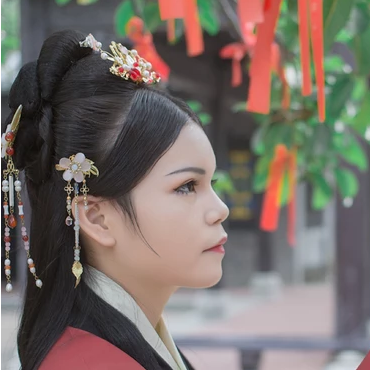 傾城紅衣女子頭像，唯美古風真人頭像