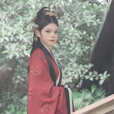 傾城紅衣女子頭像，唯美古風真人頭像