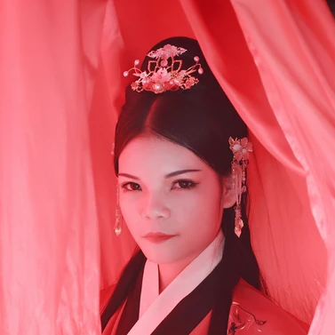 傾城紅衣女子頭像，唯美古風真人頭像