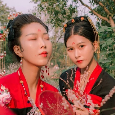 嬌艷紅衣閨蜜頭像，唯美古風(fēng)真人頭像