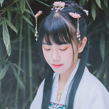 小清新淡藍色帶團扇頭像，唯美古風真人頭像