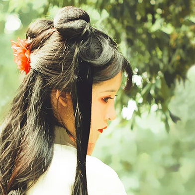 嬌艷彼岸花女生頭像，唯美古風真人頭像