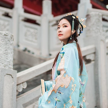 長(zhǎng)相思帶傘女生頭像，唯美古風(fēng)真人頭像