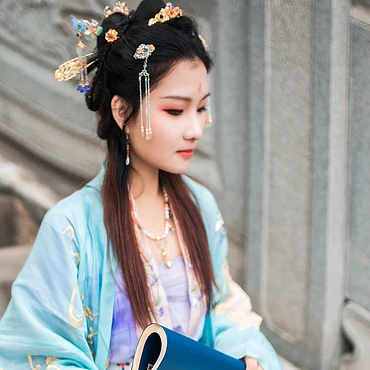 長(zhǎng)相思帶傘女生頭像，唯美古風(fēng)真人頭像