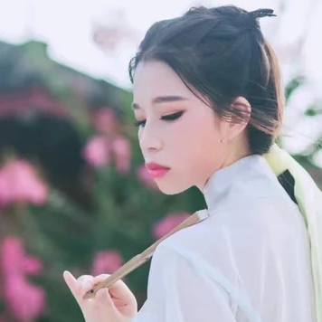 清新嫩綠帶傘女生頭像，唯美古風(fēng)真人頭像