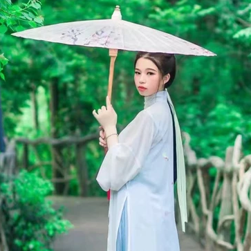 清新嫩綠帶傘女生頭像，唯美古風(fēng)真人頭像