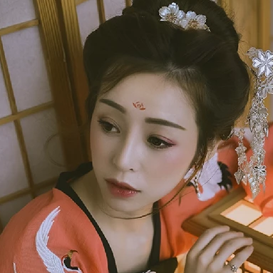 傷感喝酒女生頭像，唯美古風(fēng)真人頭像