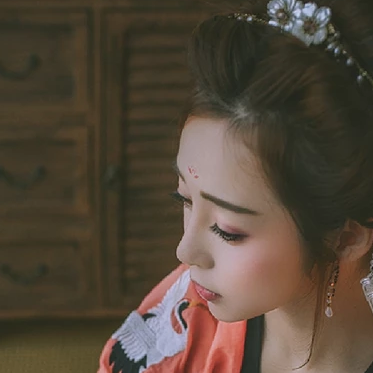 傷感喝酒女生頭像，唯美古風(fēng)真人頭像