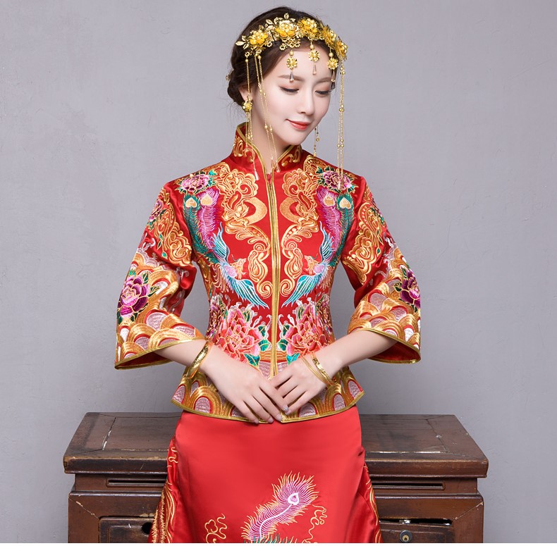 金絲繡花中式禮服，家佳樂文學(xué)新娘禮服