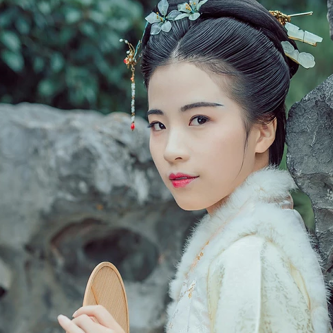 古典庭院文藝女生頭像,唯美古風真人頭像