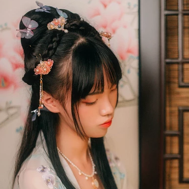 可愛彈琵琶女生頭像,唯美古風真人頭像