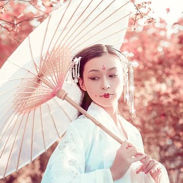 落葉意境彈琵琶女生頭像，唯美古風(fēng)真人頭像