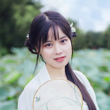 荷塘邊帶傘女生頭像，唯美古風(fēng)真人頭像