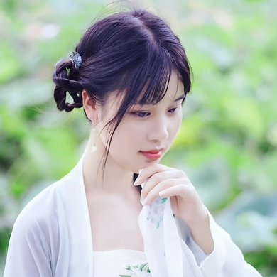 荷塘邊帶傘女生頭像，唯美古風(fēng)真人頭像