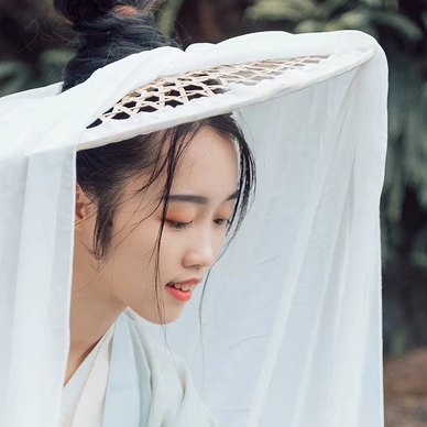 白衣俠客喝酒女生頭像，唯美古風(fēng)真人頭像