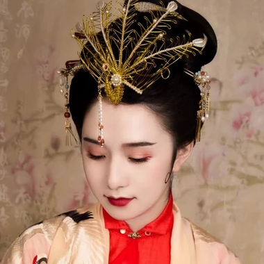 古典帶團(tuán)扇女生頭像，唯美古風(fēng)真人頭像