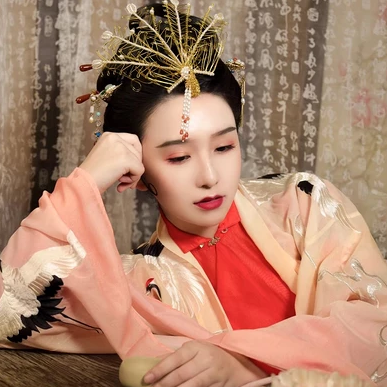 古典帶團(tuán)扇女生頭像，唯美古風(fēng)真人頭像