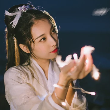 夜下星空女生頭像，唯美古風真人頭像