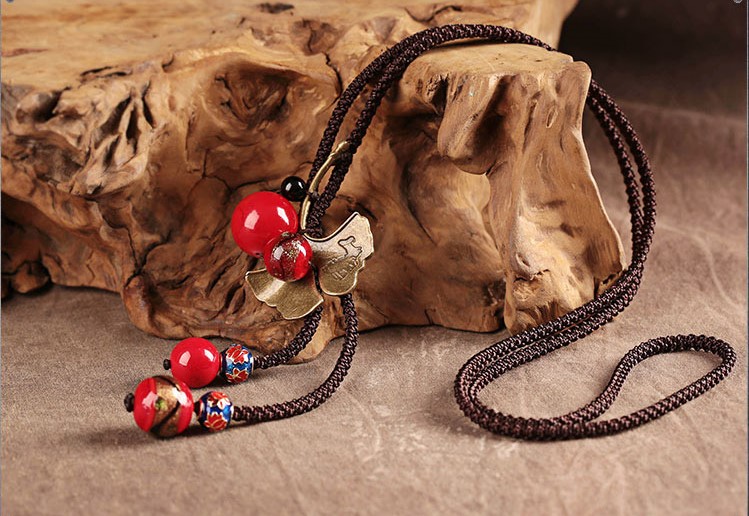 簡約大氣家佳樂文學(xué)紅色吊墜毛衣鏈項(xiàng)鏈