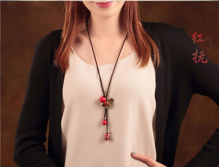 簡約大氣家佳樂文學(xué)紅色吊墜毛衣鏈項(xiàng)鏈