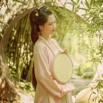 文藝清新帶團扇女生頭像，唯美古風真人頭像