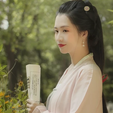 文藝清新帶團扇女生頭像，唯美古風真人頭像