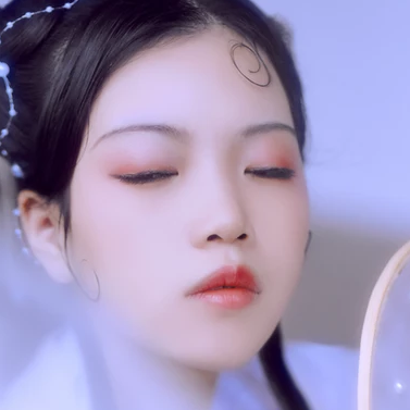 蝴蝶飛舞女生頭像，唯美古風(fēng)真人頭像