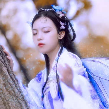 蝴蝶飛舞女生頭像，唯美古風(fēng)真人頭像